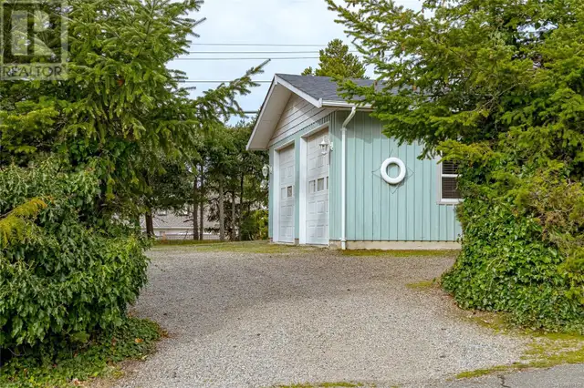 421 Quatsino Rd Qualicum Beach, British Columbia in Houses for Sale in Parksville / Qualicum Beach - Image 4
