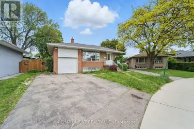 19 ROBINGLADE DRIVE Toronto (Eringate-Centennial-West Deane), On