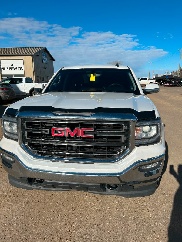 2018 GMC Sierra 1500 SLE 4x4 Crew Cab in Cars & Trucks in Red Deer - Image 2