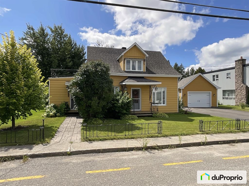 $299,000 - 1 1/2 Storey for sale in Hébertville — photo 1