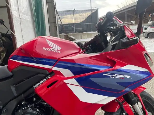 2025 Honda CBR500R in Street, Cruisers & Choppers in Calgary - Image 5