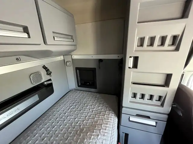 2020 Mack Anthem 64T 70 18 speed in Heavy Trucks in Regina - Image 13