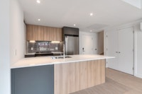 Apartment for rent appt logement locatif, 5.5, 5 1/2 3cc, 3 bedrooms/chambres, Canal Lachine-Marché... (image 2)