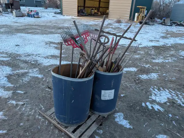 QTY OF TOOLS in Heavy Trucks in Kamloops - Image 2