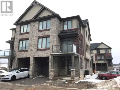 This ***END UNIT*** Townhome Comes With All The Space And Finishes You Could Want! **9ft High** Ceil...