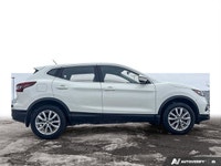 The 2023 Nissan Qashqai, a distinguished IIHS Top Safety Pick+, delivers exceptional confidence and... (image 7)