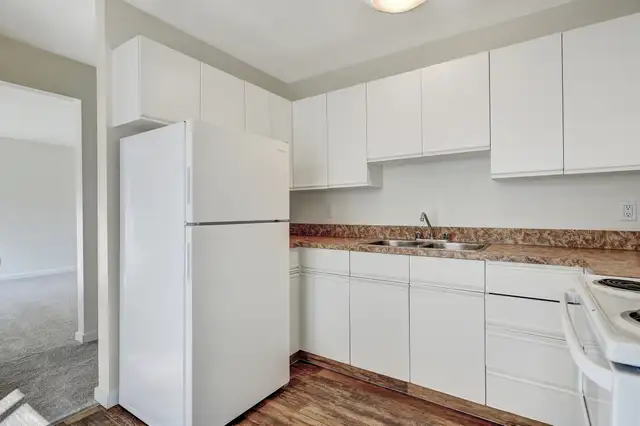 Family and Pet Friendly 3 Bedroom Townhome with Front Yard! in Long Term Rentals in Grande Prairie - Image 24