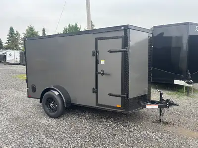 Remorque fermée 5x10 porte rampe arrière + 1 porte côté Parfait pour travailler avec style et durabi...