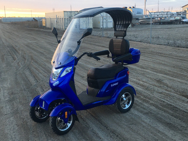 BRAND NEW GIO ELEMENT MOBILITY SCOOTER / LONG RANGE SCOOTER in Other in Winnipeg