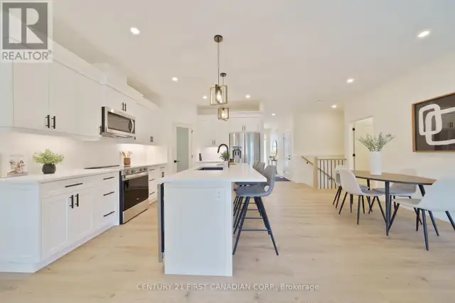 8 - 32 POSTMA CRESCENT North Middlesex (Ailsa Craig), Ontario in Houses for Sale in Grand Bend - Image 11
