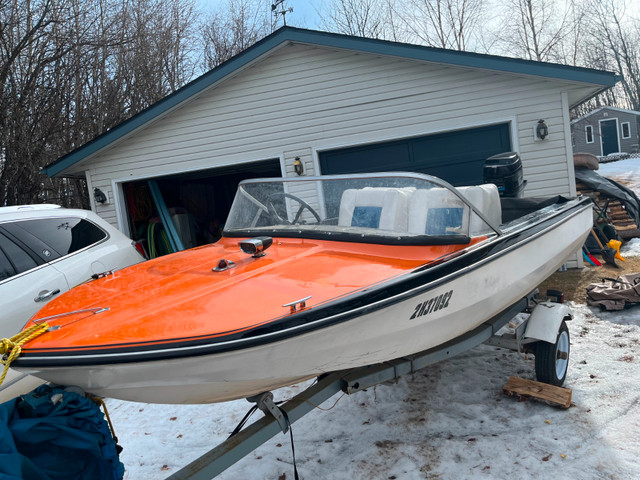 GLASTRON Boat W/ TUNED 50 HP   Trade 4 QUAD   Call 780-710-3353 in Powerboats & Motorboats in Edmonton