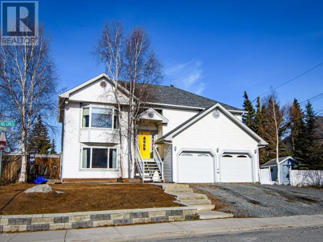 140 RIVETT CRESCENT Yellowknife, Northwest Territories in Houses for Sale in Yellowknife