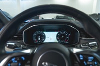 Jaguar F-PACE P550 AWD SVR 2022: - Extérieur métallisé rouge FIRENZE avec intérieur en cuir et daim... (image 3)