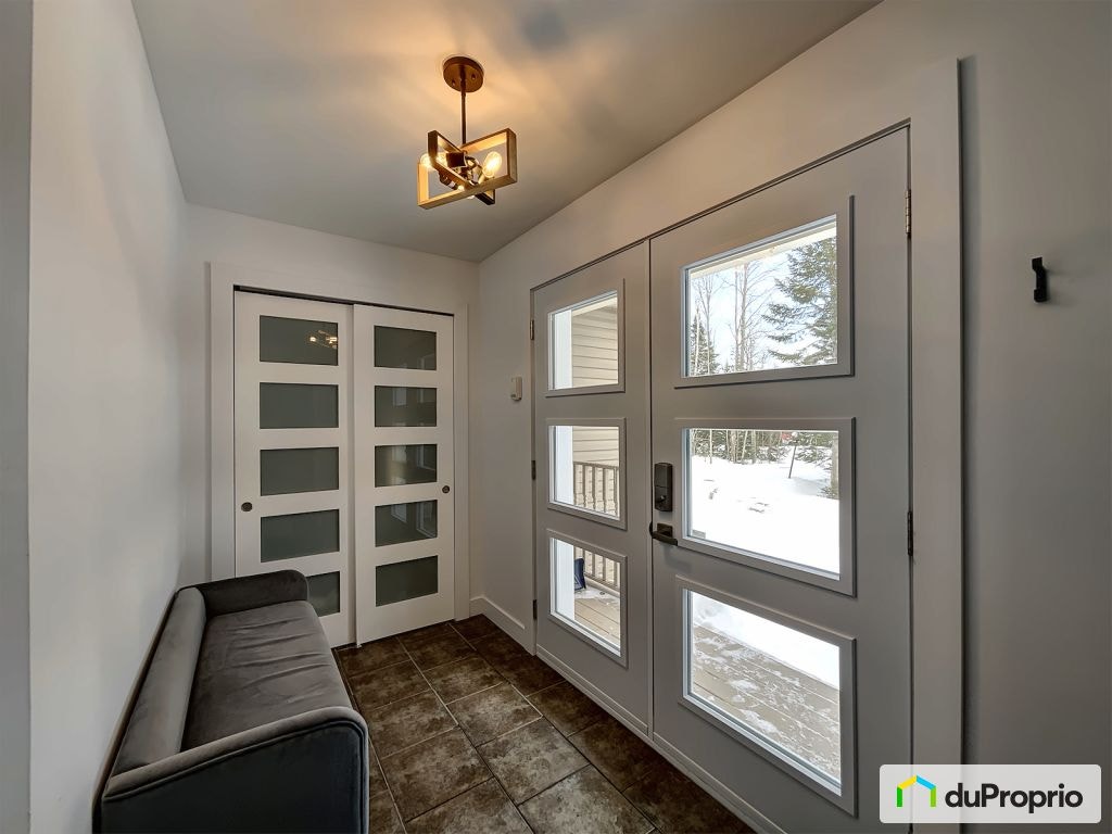 $699,900 - Bungalow for sale in Sherbrooke (St-Élie-d'Orford) — photo 2