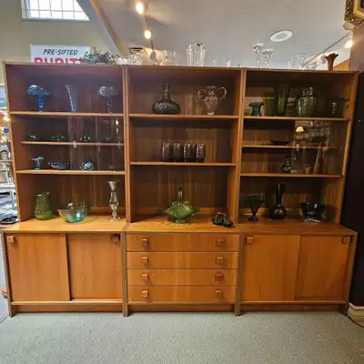 Feast your peepers on this drool-worthy teak 3-piece shelf unit. A standoutmidcentury modern piece t...
