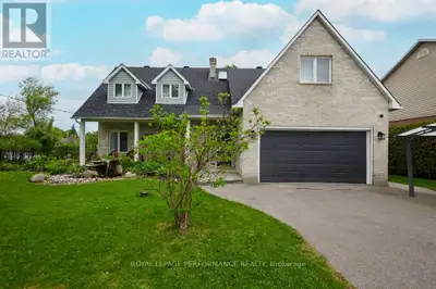 Discover the perfect blend of luxury, comfort, and breathtaking waterfront views in this stunning 5-...