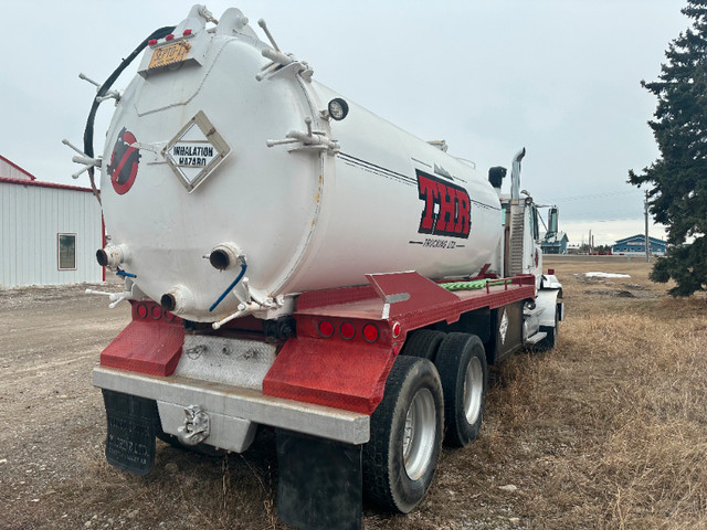 Freightliner Vac Truck For Parts in Heavy Trucks in Red Deer - Image 4