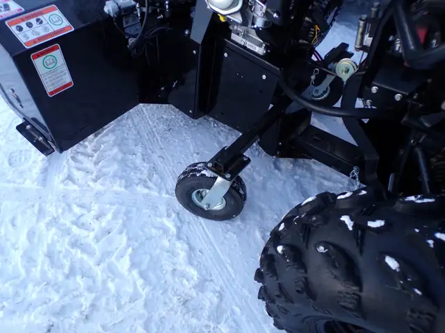 YAMAHA KODIAK 700 EPS WITH BERCOMAC SNOWBLOWER in Other in Ottawa - Image 5