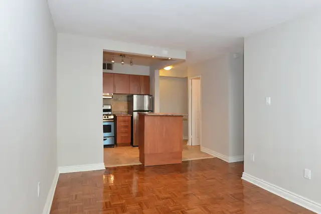 renovated one bedroom Dundas and Gerrard - ID 4367