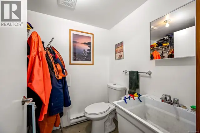 1590 Carrington Bay Rd Whaletown, British Columbia in Houses for Sale in Campbell River - Image 35