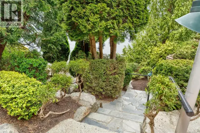 960 Lands End End North Saanich, British Columbia in Houses for Sale in Victoria - Image 17
