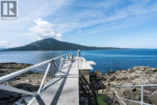 960 Lands End End North Saanich, British Columbia in Houses for Sale in Victoria - Image 14