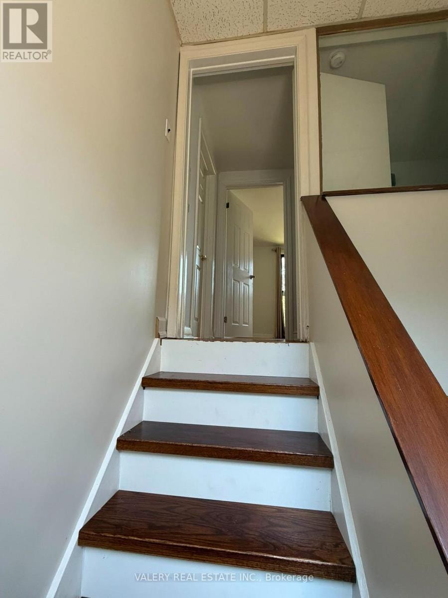 425 LIVINGSTON ROAD N Toronto (West Hill), Ontario 5