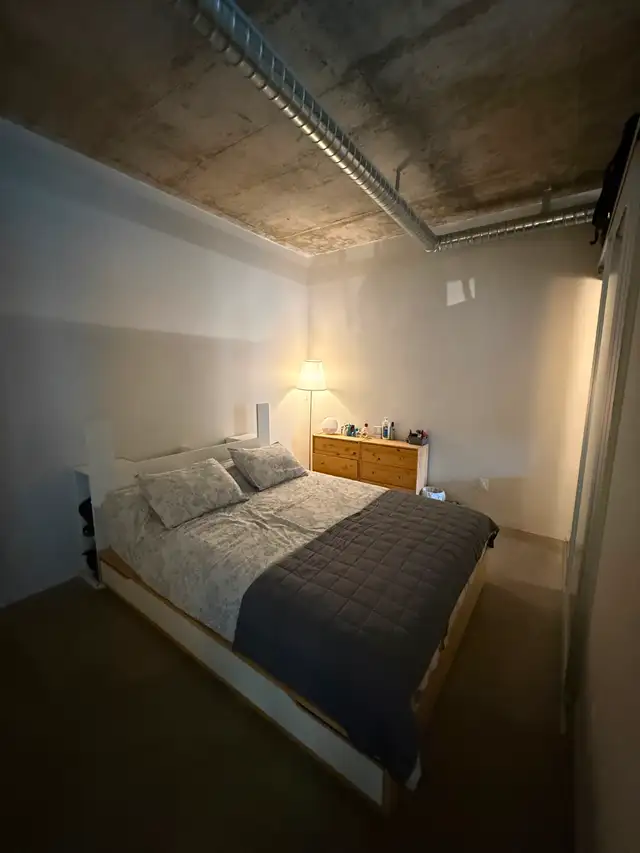 High-Ceiling Loft with Natural Light in Queen West in Long Term Rentals in City of Toronto - Image 5