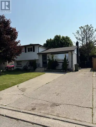 MAIN AND UPPER FLOOR - 29 MCCULLY DRIVE S St. Thomas, Ontario