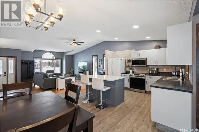 209 1st STREET W Pierceland, Saskatchewan in Houses for Sale in Meadow Lake - Image 9