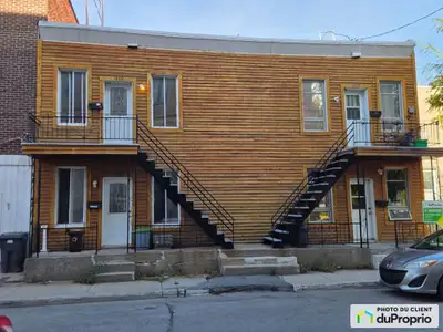 Grand 4 plex avec revenus stables 4 logements loués entre 890 $ et 960 $ par mois (total de 44 280 $...