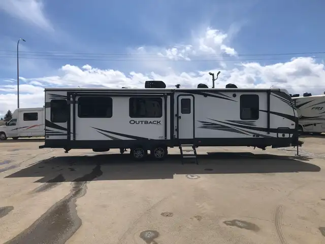 2020 Keystone RV Outback 328RL in Travel Trailers & Campers in St. Albert - Image 8