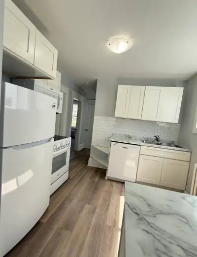 * Response will go to your email registered with Kijiji * * Advertisement photos are of main level a...