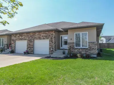 D25//Brandon/This is the one! Beautiful, one-owner condo offering a bright and open floorplan perfec...