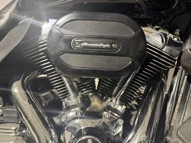 2015 Harley-Davidson FLHTCUL - Electra Glide Ultra Classic Low in Sport Touring in Edmonton - Image 4