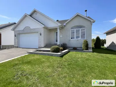 Magnifique maison plain-pied dans un secteur tranquille, sans voisin arrière, à proximité de garderi...