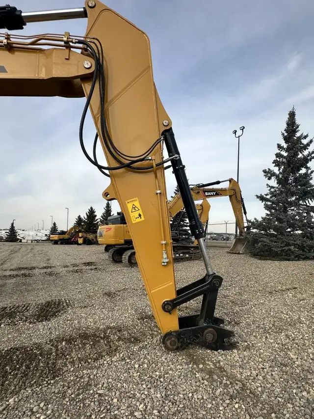 2023 SANY SY365C LC - 895 Hrs - Warranty, Choice of Bucket in Heavy Equipment in Lethbridge - Image 10