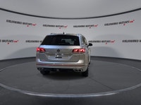 // ACCIDENT FREE!! // // SINGLE OWNER! // Meet the 2021 Volkswagen Atlas Execline 4MOTION, a full-si... (image 6)