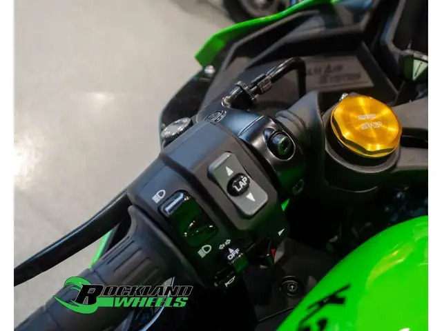 2025 Kawasaki NINJA ZX-4RR KRT in Sport Bikes in Ottawa - Image 6