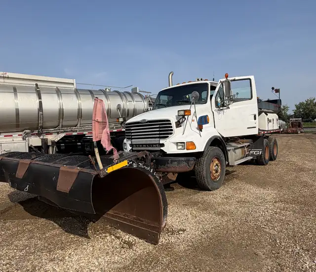 2006 Ford Sterling Plow Truck in Heavy Equipment in St. Albert - Image 3
