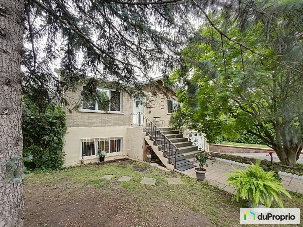 $749,000 - Bungalow for sale in St-Laurent — photo 1
