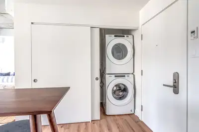2.5 Studio condo tout inclus a louer Sud Ouest Griffin Square, View more