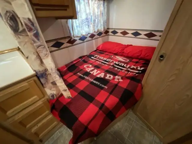 2003 Adventurer LP Class C Adventurer 22RB in RVs & Motorhomes in Edmonton - Image 17