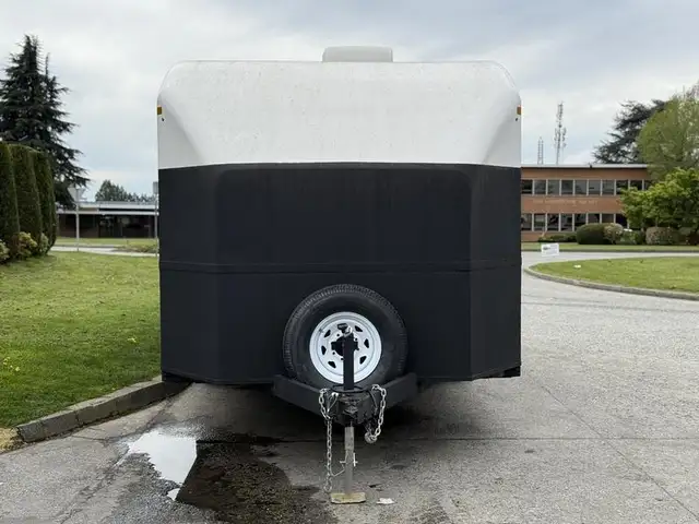 2025 shuttle Office 20-Foot Mobile Office Trailer in Cargo & Utility Trailers in Richmond - Image 4
