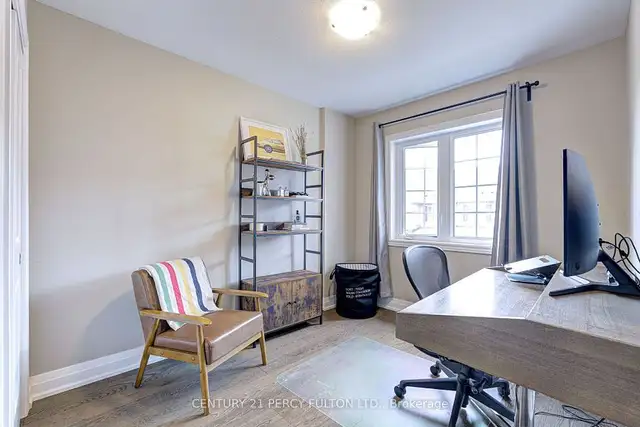 Beautifully maintained 3-storey freehold townhome ! in Houses for Sale in Oakville / Halton Region - Image 7
