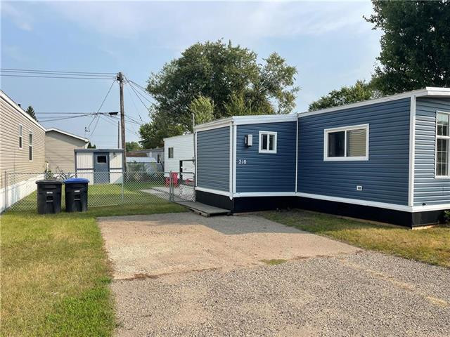 210 Whiteswan Mobile Home Park Brandon, Manitoba in Houses for Sale in Brandon - Image 2