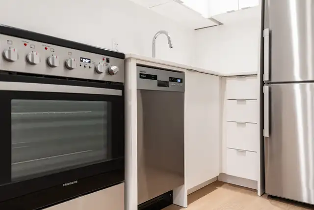 Renovated one bedroom, Yonge and St. Clair - ID 4391