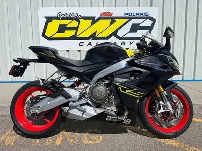 RARE COLOUR, PURE MIDDLEWEIGHT CHAOS. CALL/TEXT 403-230-1920.The 2026 Aprilia RS660 in Venom Yellow...