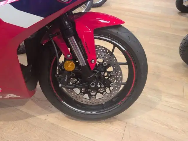 2026 Honda CBR650R E-Clutch ABS in Street, Cruisers & Choppers in Calgary - Image 6