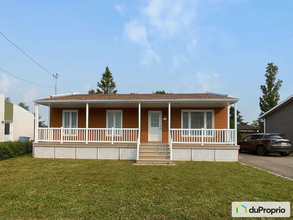 $349,000 - Bungalow for sale in Rimouski (Pointe-Au-Père) — photo 1